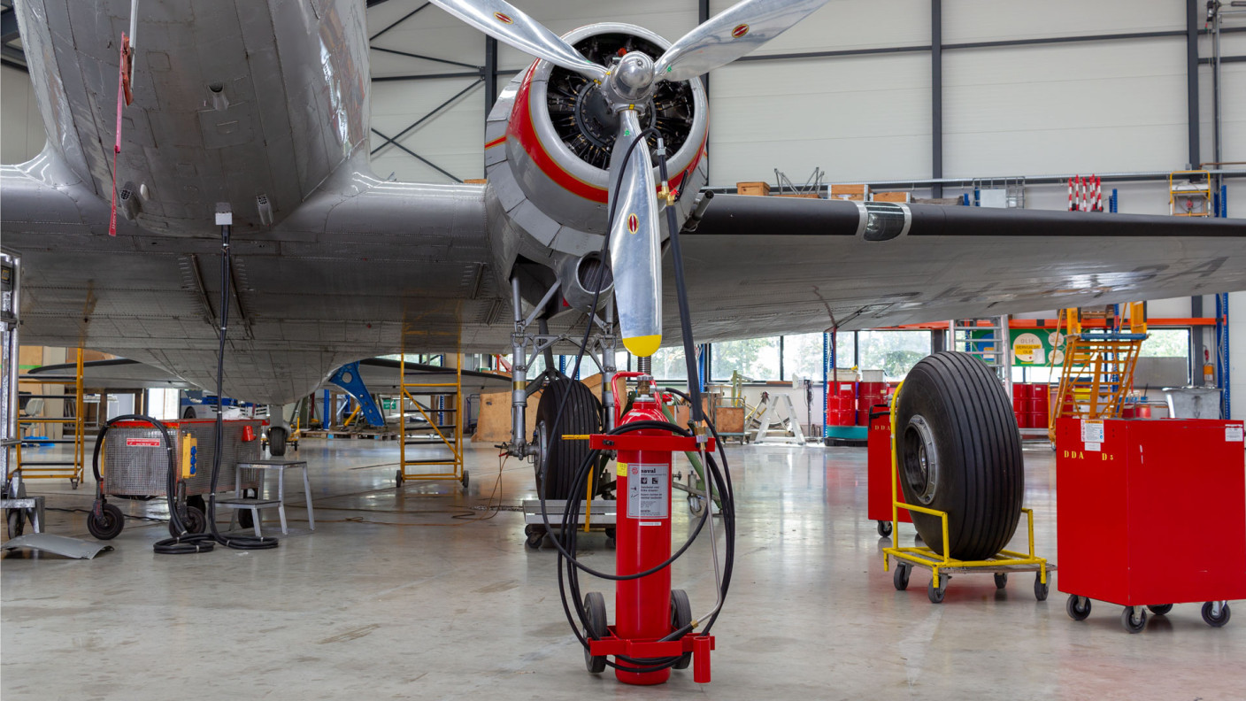 co2 bluswagen voor historisch dc 3 dakota vliegtuig 4