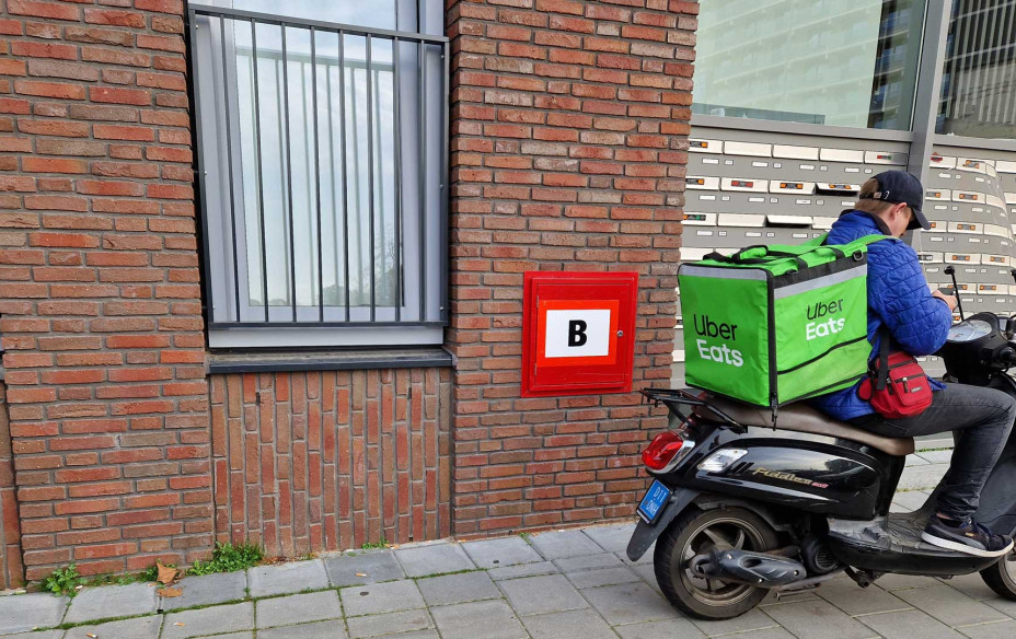 waarvoor dienen die rode kasten aan de buitenkant van gebouwen 2